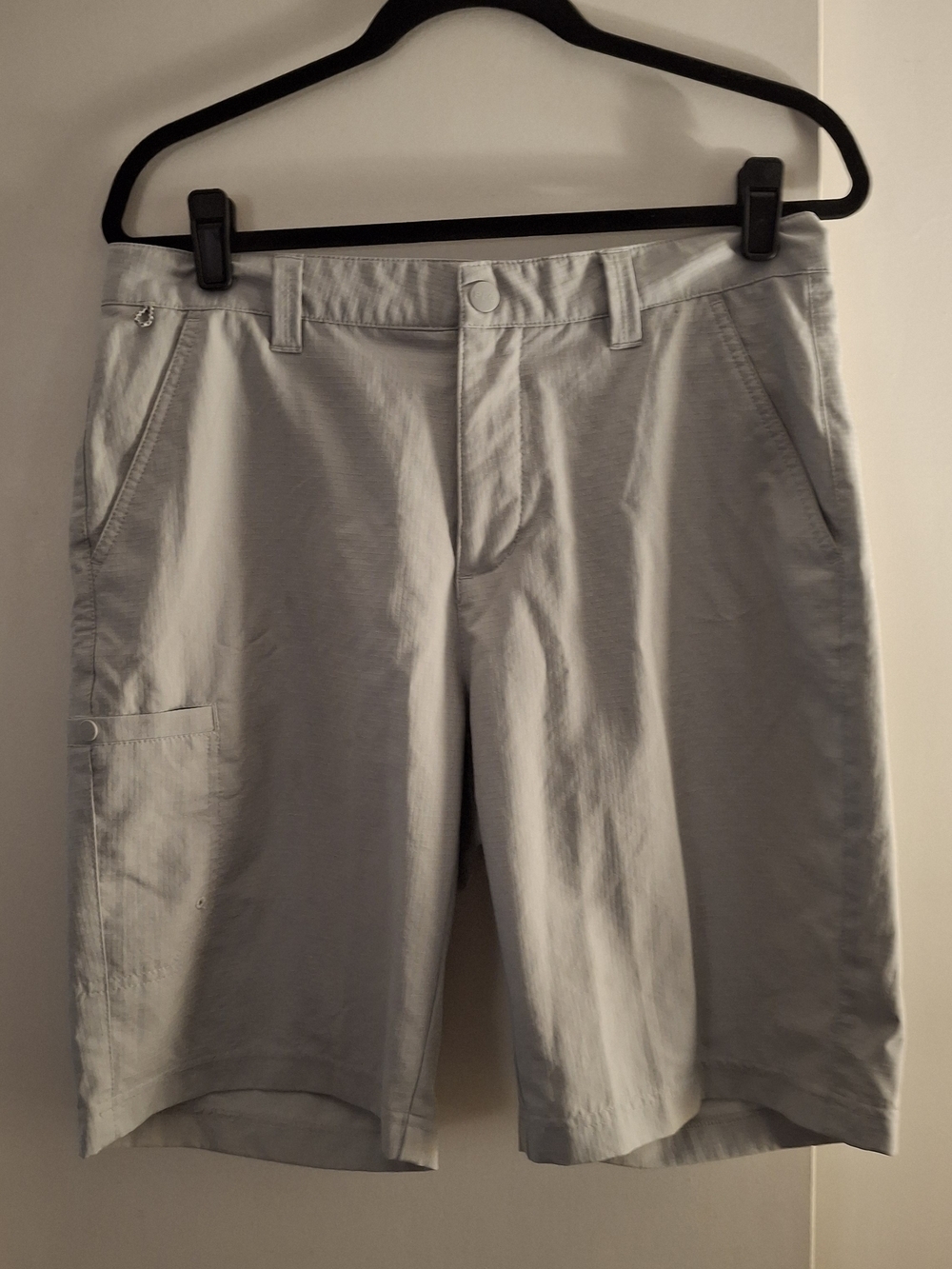 Columbia Men's Light Gray Performance Shorts